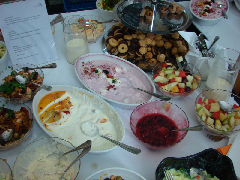 Illustration for article titled Lunchtime At Games Convention 2008